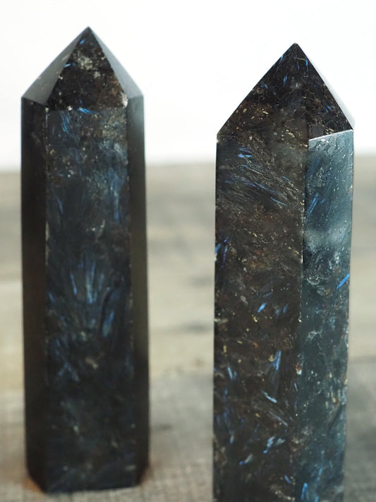 Arfvedsonite Medium Towers