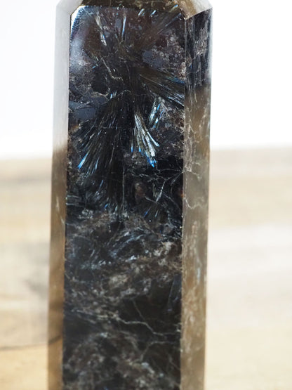 6.5" Tall Arfvedsonite Tower - Closeup showing Blue Flash
