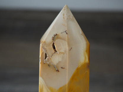 Golden Mookaite tower standing 6.8" tall - Closeup of top with dendrites