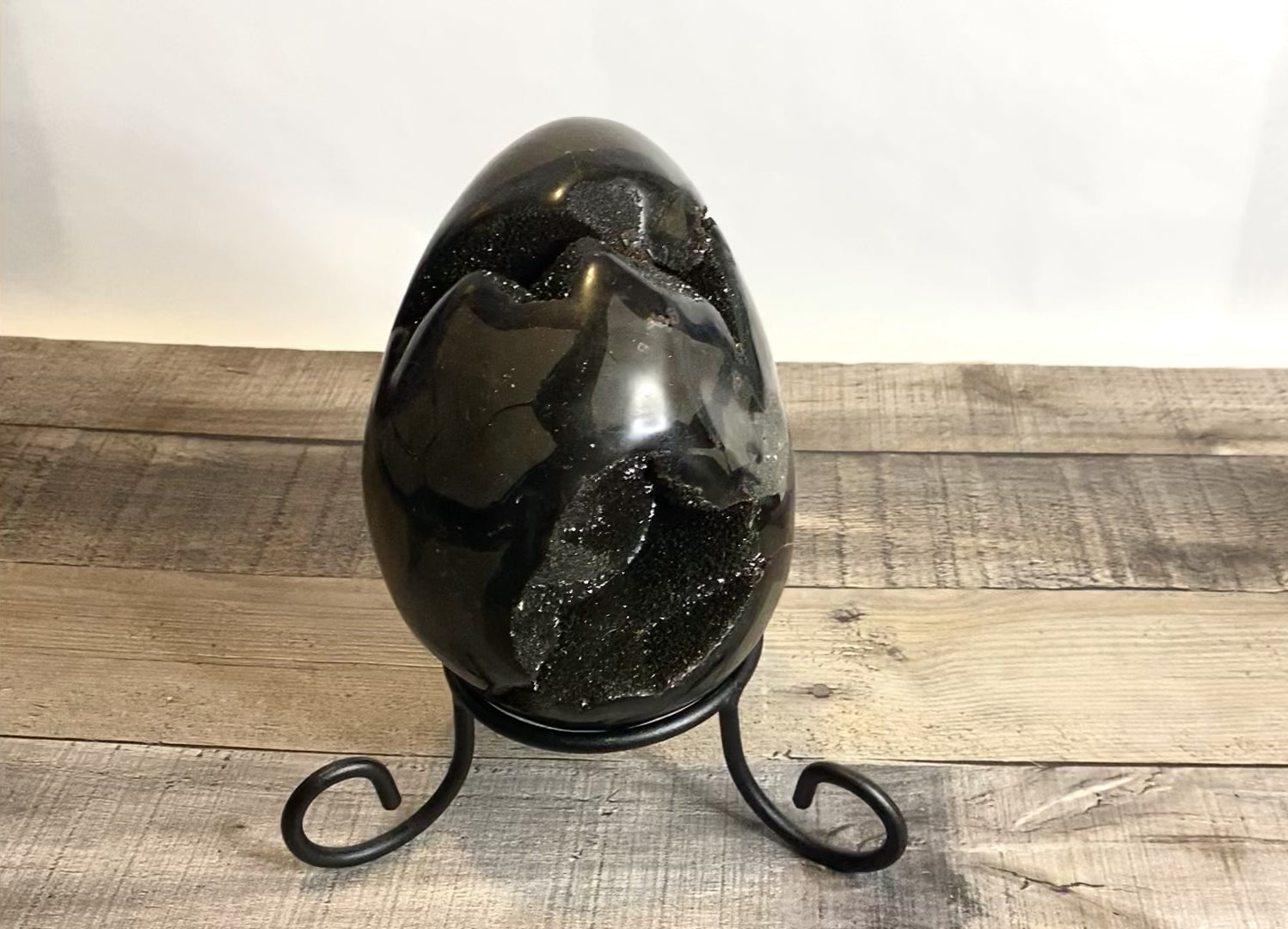 Septarian egg outlet